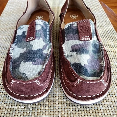 Mocasines para mujer Ariat de cuero marrón con estampado de camuflaje - talla W8,5 Foto 1 de 4