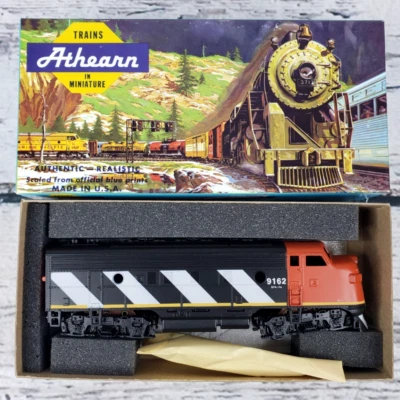 Athearn Ho Scale #3047 Canadian National Zebra F7 Dummy Diesel Locomotive 9162 - Image 1 of 2