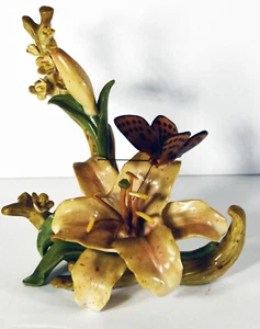 7" Retro Porcelain Statue Intricate Delicate Details Lily Flower Butterfly Deco - Picture 1 of 5