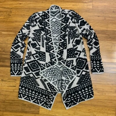 Cárdigan plumero Lucky Brand para mujer pequeño negro estampado azteca frente abierto suéter Foto 1 de 4