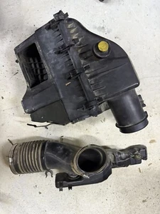 Air Cleaner Inlet Duct And Filter Housing (2012 Ford F350 6.7l diesel) - Picture 1 of 6