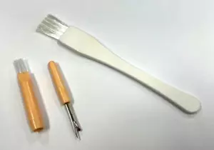 Seam Ripper & Lint Brush (Cover) & Large Lint Brush for All Sewing Machines - Picture 1 of 3