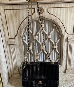 VTG Black Patent Purse Gold Chain Crossbody. Large Flap Turnlock Stealth Wealth - Picture 1 of 10