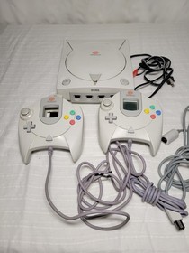 Sega Dreamcast HKT 3020 Console System  powers on 