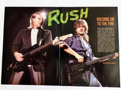 RUSH ~ 1988 5PG ЖУРНАЛ СТАТЬЯ ПЛАКАТ ВЫРЕЗКА ~ ГЕДДИ ЛИ/АЛЕКС LIFESON/НИЛ PEART - Изображение 1 из 3