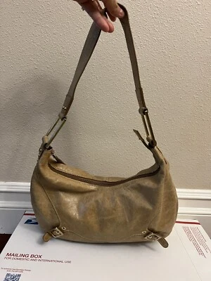 Bolso de hombro holgado hobo de cuero tostado Charles David Foto 1 de 4