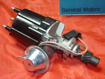 NOS 1982 1983 Chevrolet 4 cyl Disributor ORIGINAL GM 1103528 Cap & Rotor NICE! - Image 1 of 4