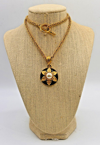 Collana Fendi finta perla + smalto nero grosso toggle con sacchetto velluto originale