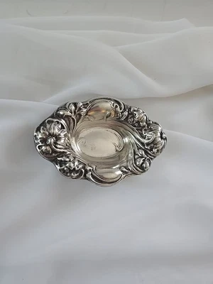 Antiguo plato floral de nueces/dulces de plata esterlina Whiting Mfg Co #398 Repousse Foto 1 de 4