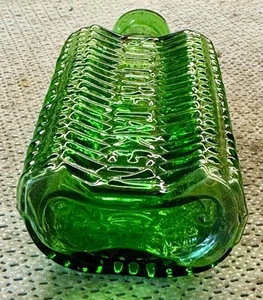 1905 MINT Emerald Green Poison Bottle - HERRINGBONE - 2oz - Cellar Found (K293) - Picture 1 of 5