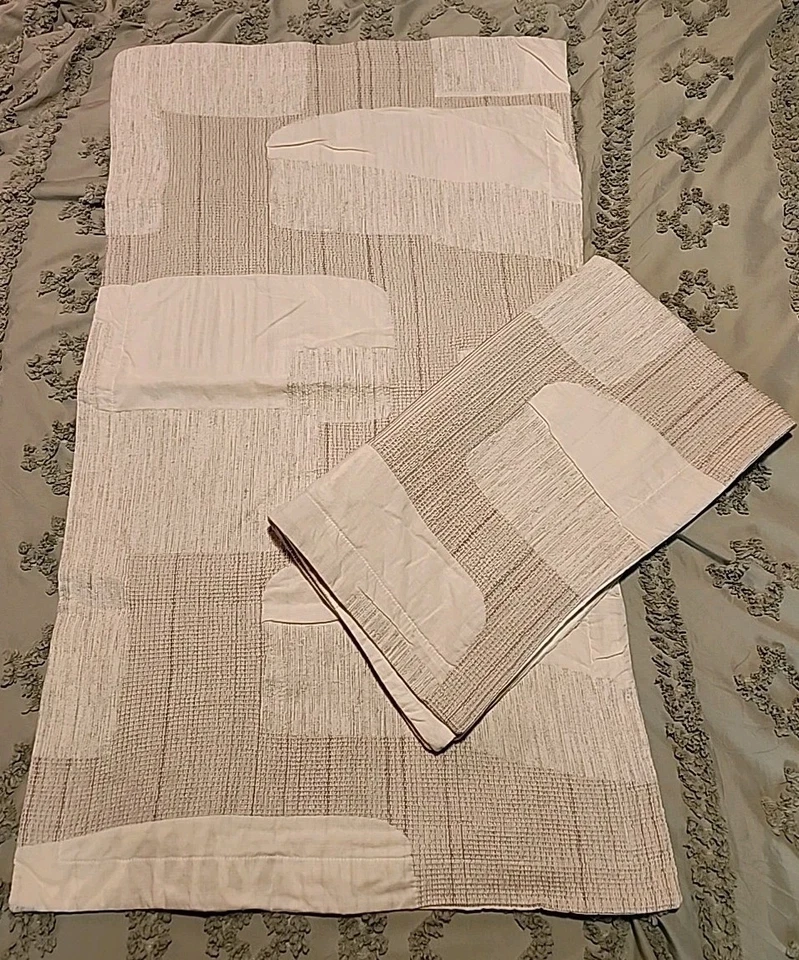 Juego de dos fundas estándar Southern Living Simplicity Collection Sullivan color topo Foto 1 de 4