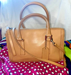 Cartera pequeña Coach vintage británica bronceada Bonnie’s Legacy 9421 con cremallera - Imagen 1 de 23