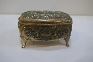 Vintage silver plated Ladies vanity Velvet Lined Heavily Engraved trinket box - Imagen 1 de 4