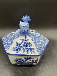 Chinoiserie Classic Blue and White Ceramic Porcelain, Hexagon Box - Picture 1 of 14