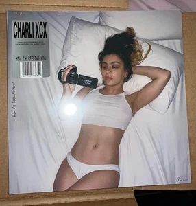 Charli XCX – how i’m feeling now✅UO Exclusive Marshmallow White LP📀24H 📦 - Picture 1 of 2