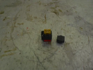 suzuki  rgv  250 k     fuse  box - Picture 1 of 1