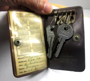 Vintage 1950er Kermit State Bank Texas Promo Werbung Vinyl Schlüsselhalter, Kalender, Schlüssel - Bild 1 von 15