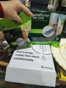 Tira de cinta de espuma para ventanas climáticas Greenlite, adhesivo para barrer puertas NUEVO ESTUCHE DE 36  - Imagen 1 de 8