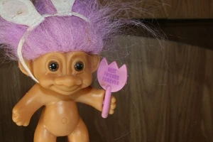 Troll Bunny Cotton Tail Ears "Best Friends Forever" Sign, Purple Hair Russ 3" ! - Bild 1 von 9