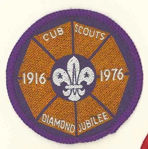 1976 HK SCOUTS - 60 años de Reino Unido Cub scouting parche oficial de exploradores - Imagen 1 de 1
