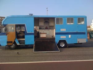 BEDFORD LAMBORN HORSE BOX MOTOR HOME - Picture 1 of 9