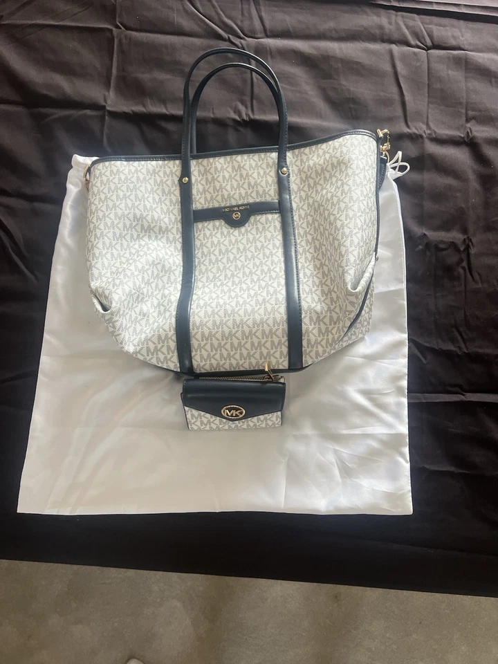 Michael Kors Women's Large Tote Bag & Purse - Image 1 of 4