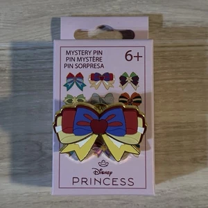 Loungefly Disney Princesa Blancanieves Arco Caja Ciega Esmalte y PVC Pin BoxLunch - Imagen 1 de 2