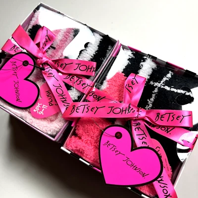 Nuevo con etiquetas Lote 6 pares de calcetines de felpa BETSEY JOHNSON corazones a cuadros a rayas rosa en caja negra Foto 1 de 4