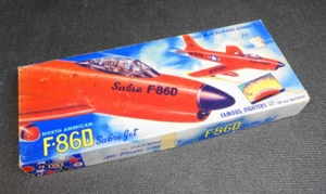 1956 AURORA FAMOUS FIGHTERS F-86D SWEPT WING SABRE JET - Bild 1 von 12