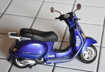  Motorroller Modell ,,Vespa Granturisima" , Klassiker , Lila - Bild 1 von 4