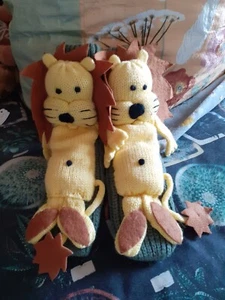 Children's Lion Mittens, Hand Knitted, Medium, BNWOT - Picture 1 of 12