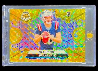 DRAKE MAYE ROOKIE GOLD REFRACTOR PRIZM HOLO SP Sideways Non Auto - PATRIOTS - Image 1 of 4