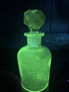 Vintage 1900’s Vanity Bath Salt Bottle Jar Decanter Uranium UV Glow Glass - Picture 1 of 6