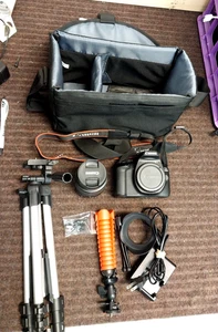 Canon EOS 4000D DSLR-Kamera mit 18-55mm Zoomobjektiv + Zubehör - Bild 1 von 20