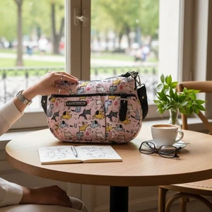 Cartera caprichosa Lily Bloom Kathryn Coho - Estampado de patas de primavera - Bolso ecológico nueva con etiquetas - Imagen 1 de 10