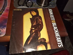 Joan Jett & The Blackhearts - 7" 45 RPM I Hate Myself For Loving You - Picture 1 of 8