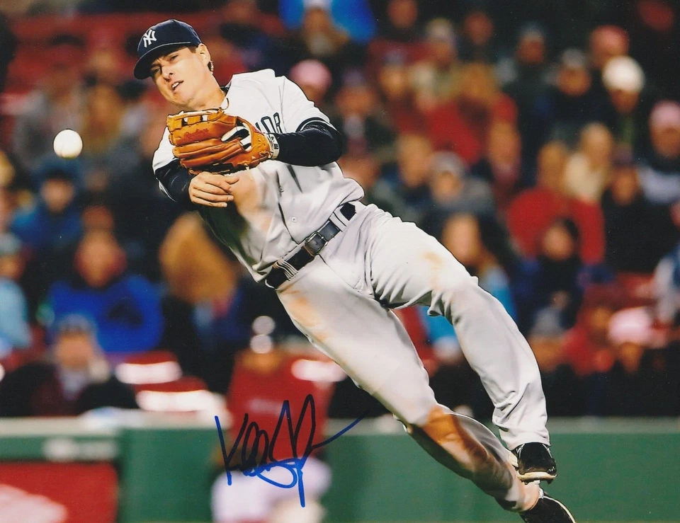 KELLY JOHNSON NEW YORK YANKEES ACCIÓN FIRMADA 8x10 Foto 1 de 1