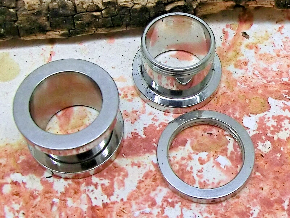 Piercing Flesh Vite Tunnel Ear Plug Acciaio Inox 12mm Color Argento Orecchio - Immagine 1 di 1