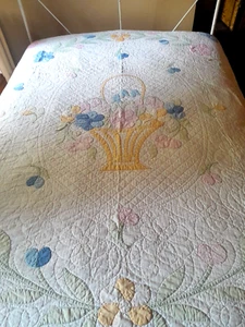 Vintage  Antique Appliqued Flower Basket Quilt  75" x 89" - Bild 1 von 17