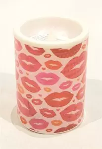 Neu Kiss Lip Print Multicolor LED flammenlose Stumpenkerze batteriebetrieben - Neu mit Etikett - Bild 1 von 2