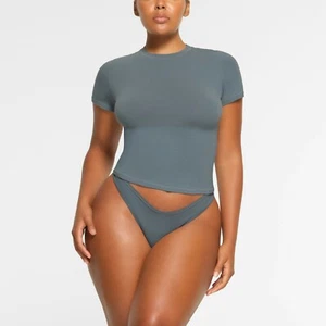 Skims Cotton Jersey Short Sleeve T-Shirt in Kyanite Size Medium - Picture 1 of 4