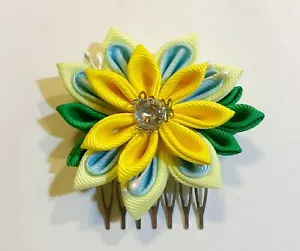 Japanese Kanzashi Flower Hair Comb made with Blue, Green, and Yellow Ribbons - Picture 1 of 1