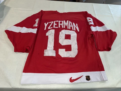 Nike Authentic Detroit Red Wings Steve Yzerman Jersey Adult 44 Small Please Read Cover