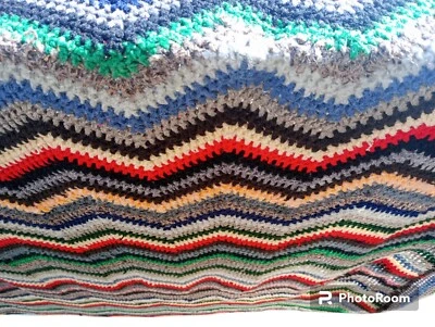 Coperta di lana fatta ad uncinetto a righe multicolore misure 140cm x 200cm - Immagine 1 di 4