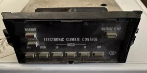 1982 Cadillac Fleetwood climate controls - Picture 1 of 4