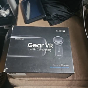 Samsung Galaxy Gear VR Virtual Reality Headset with Controller in MINT CON - Picture 1 of 8