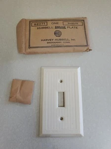 Salvaged VINTAGE ART DECO HUBBELL UNILINE BAKELITE COVER IVORY SWITCH - Picture 1 of 4