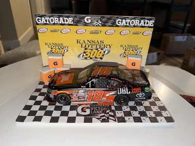 Christopher Bell firmado 2018 Kansas 1/24 primera victoria versión de carrera - diorama personalizado Foto 1 de 4