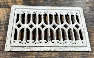 Antica griglia per registro sfiato da parete in ghisa 9” x 6” - Foto 1 di 4