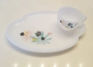 Milk Glass Snack Plate Tray with Cup Set Atomic Flower Pot Leaf White Federal - Picture 1 of 12